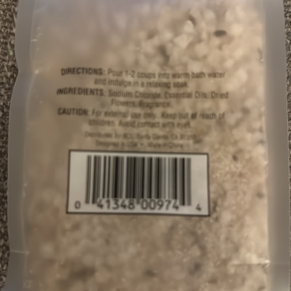 Set of 9 Bath Items - Spa Naturals, Disney, Paris, Greenbrier - Picture 3 of 9